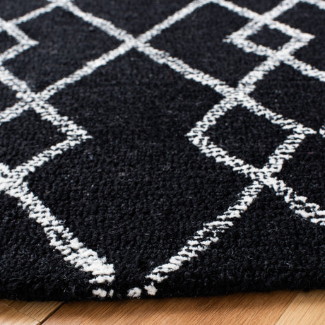 Safavieh Metro Met994Z Black/Ivory Rugs.