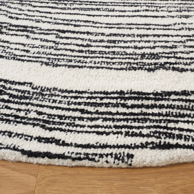 Safavieh Metro Met995B Ivory/Black Rugs.