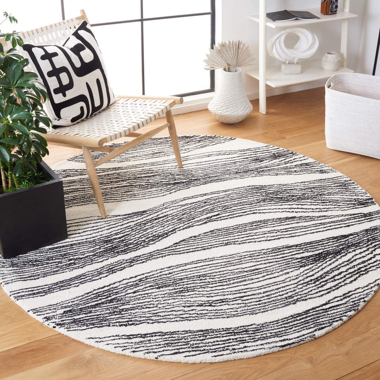 Safavieh Metro Met995B Ivory/Black Rugs.