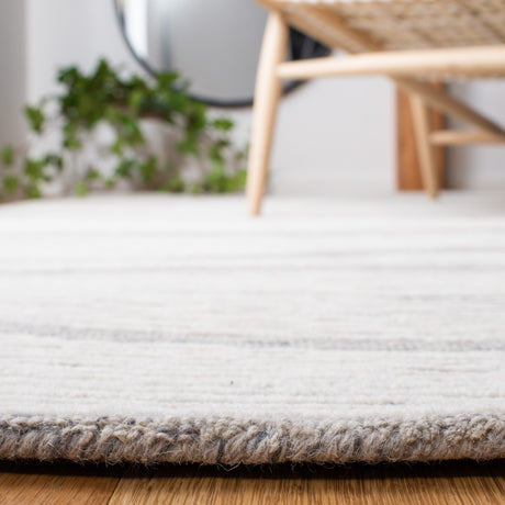 Safavieh Metro Met995F Grey/Ivory Rug.