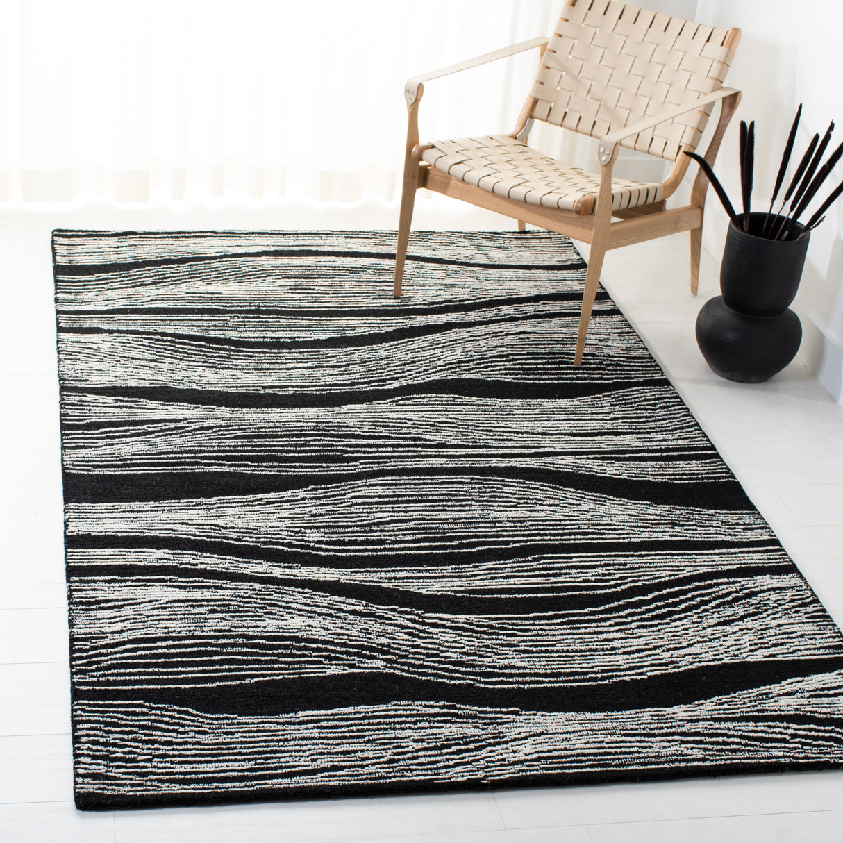 Safavieh Metro Met995Z Black/Ivory Rugs.