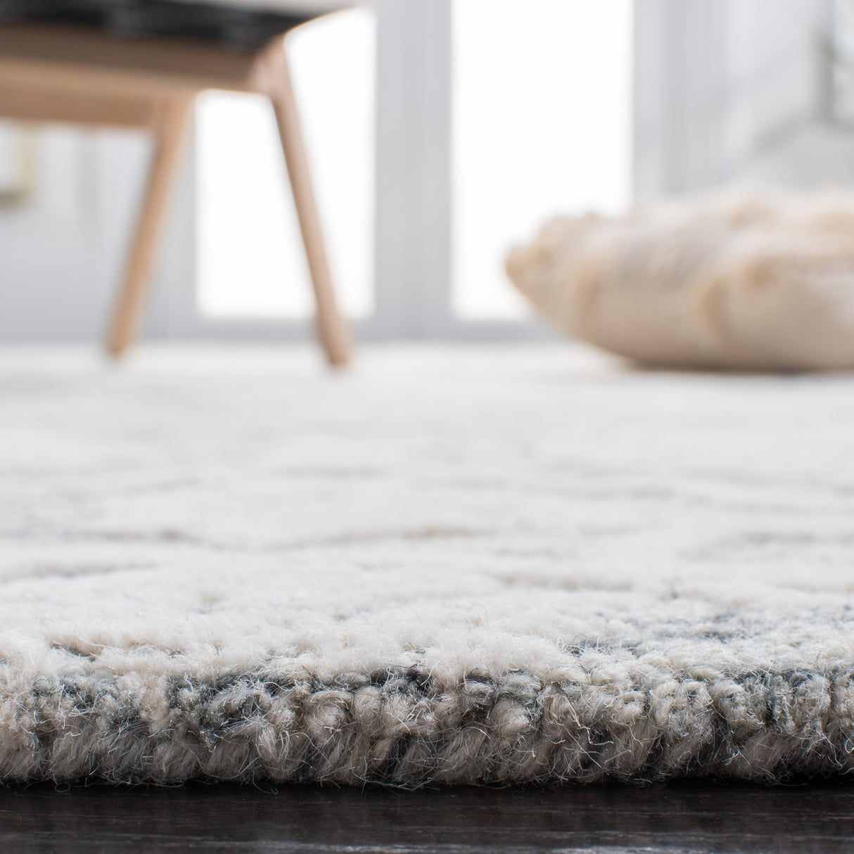 Safavieh Metro Met996H Dark Grey/Ivory Rugs.