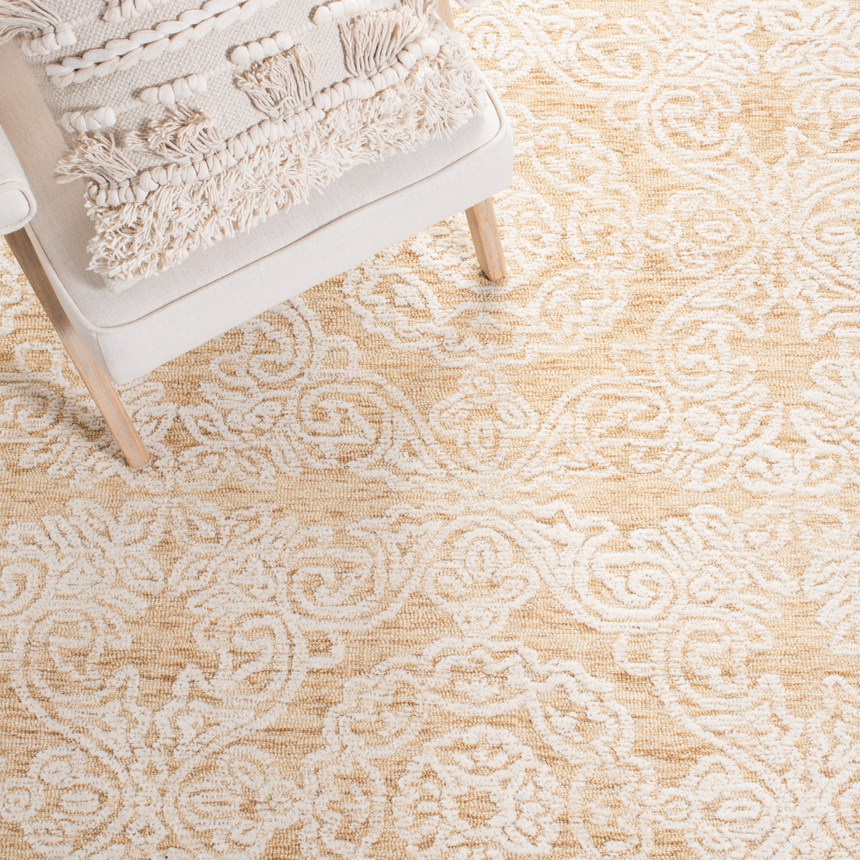 Safavieh Metro Met997D Gold/Ivory Rugs.