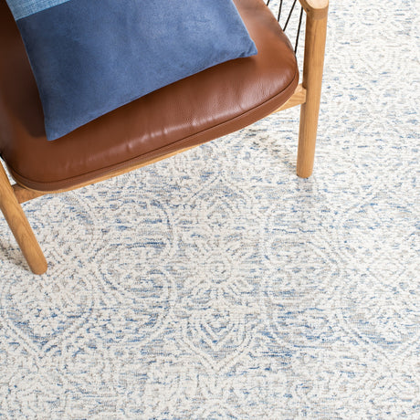 Safavieh Metro Met998L Light Blue/Ivory Rugs.