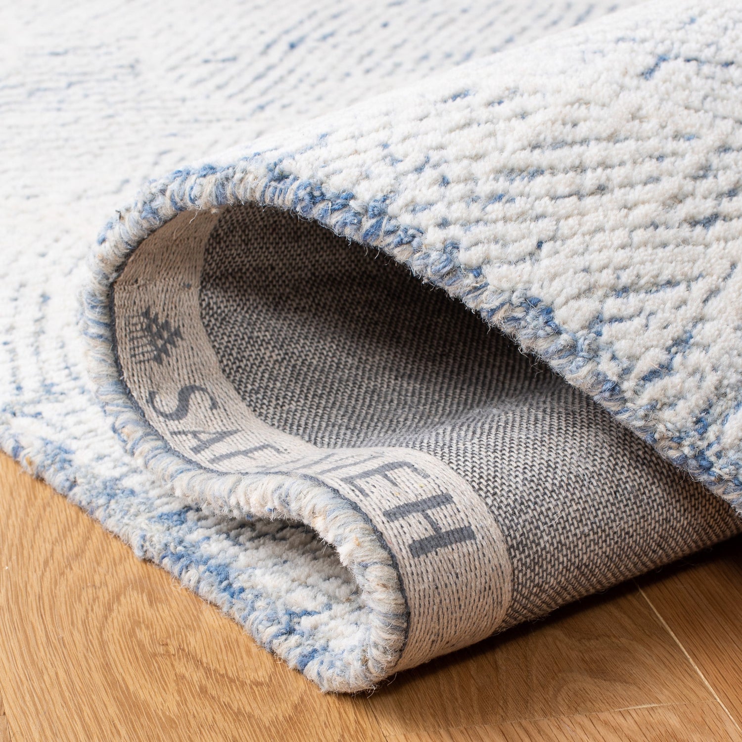 Safavieh Metro Met999M Blue/Ivory Rugs.