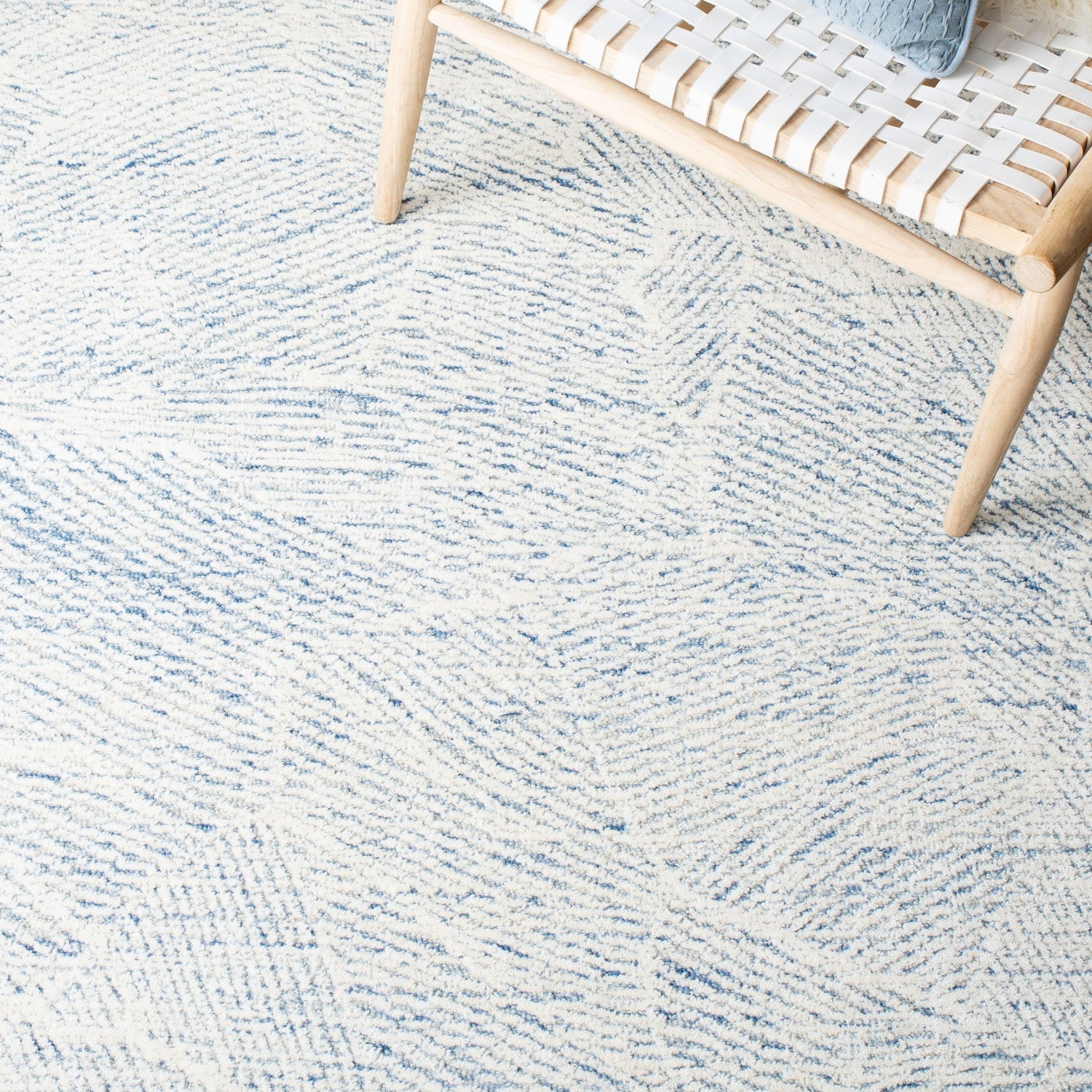Safavieh Metro Met999M Blue/Ivory Rugs.