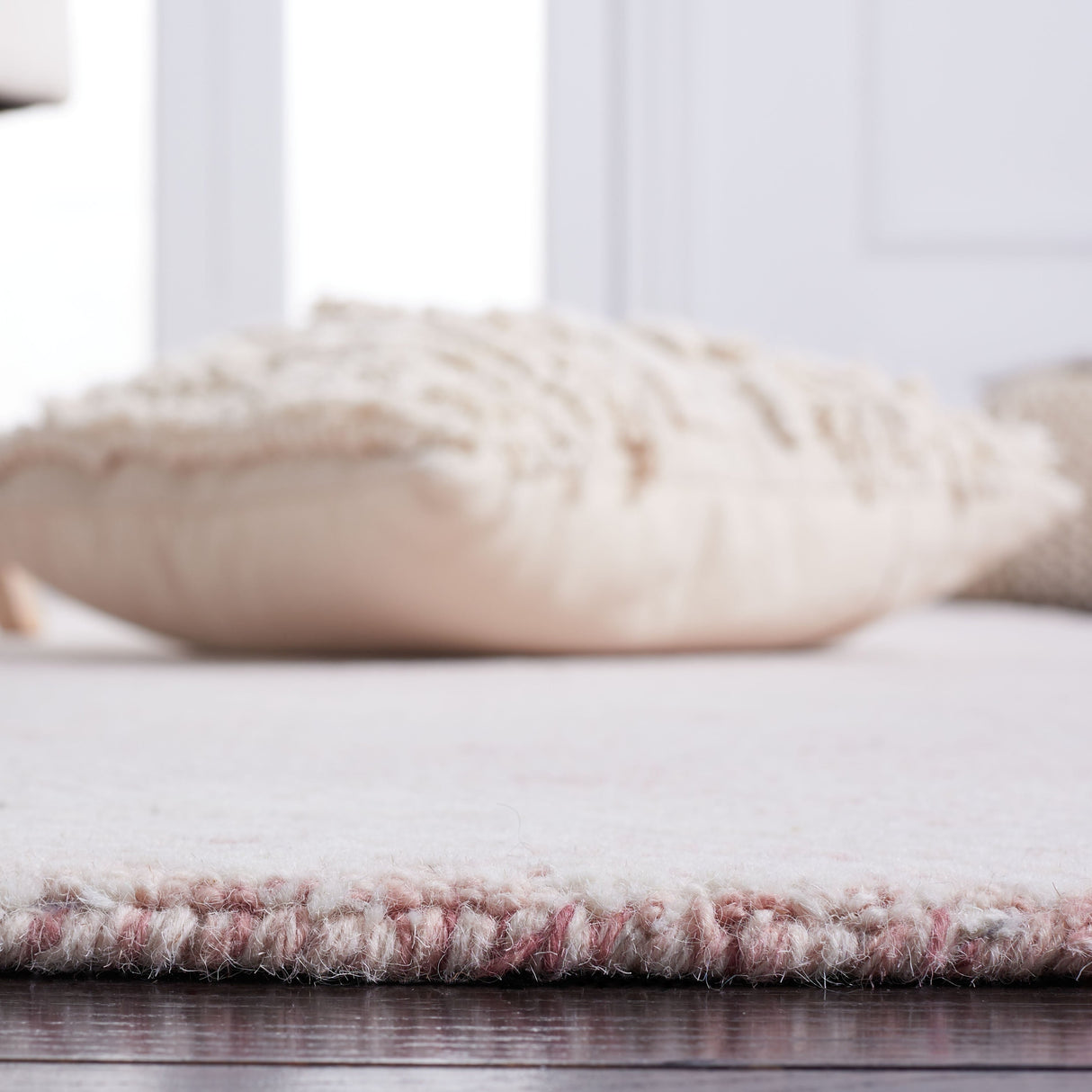 Safavieh Metro Met999U Pink/Ivory Rugs.