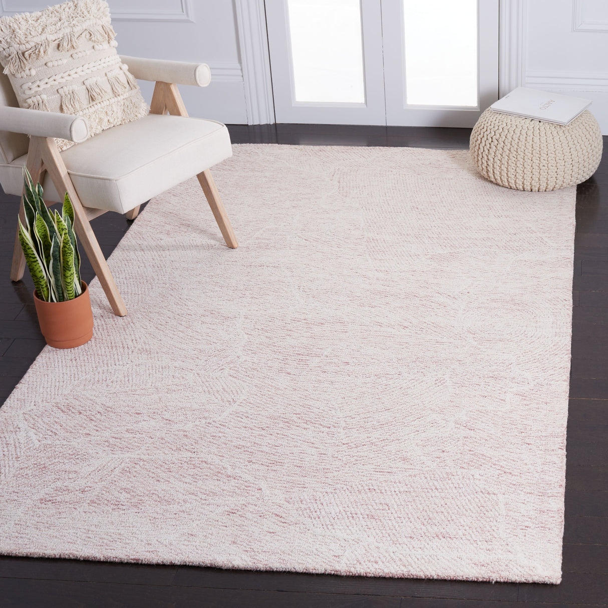 Safavieh Metro Met999U Pink/Ivory Rugs.