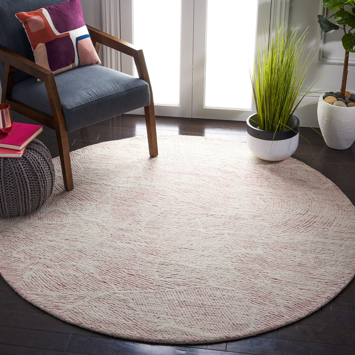 Safavieh Metro Met999U Pink/Ivory Rugs.
