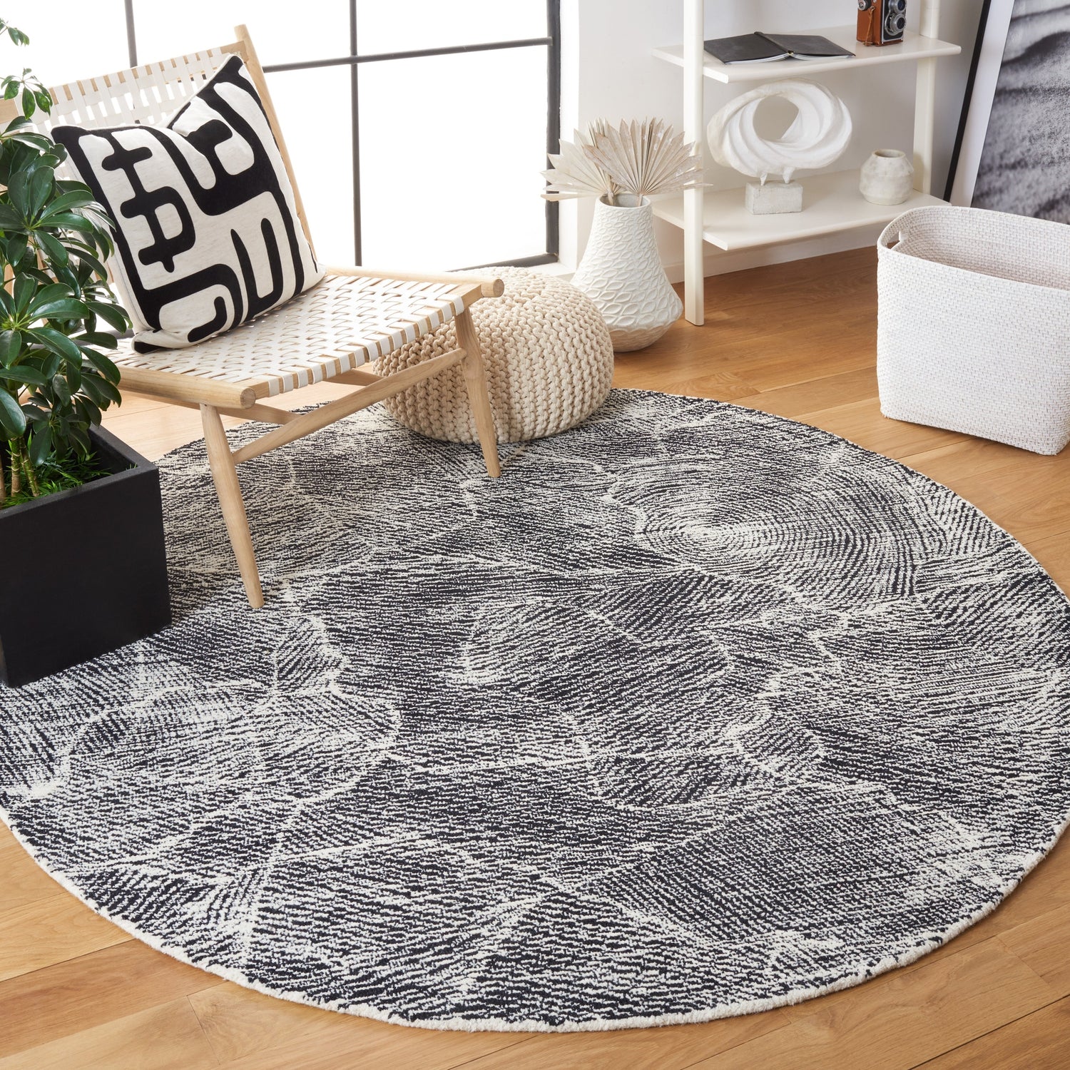 Safavieh Metro Met999Z Black/Ivory Rugs.