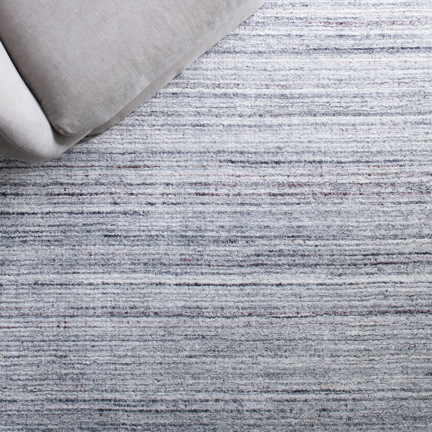 Safavieh Mirage Mir470F Light Grey Rugs.