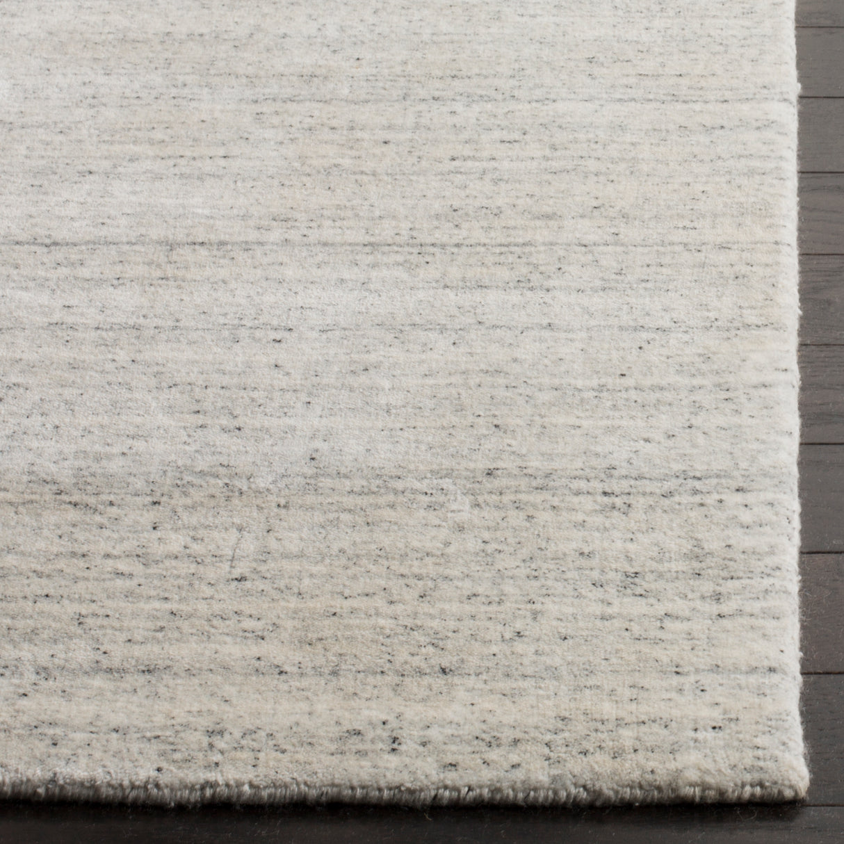 Safavieh Mirage Mir550E Silver Rug.