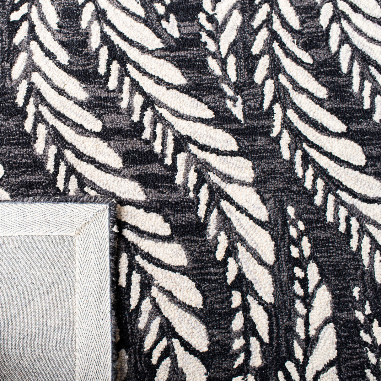 Safavieh Micro-Loop Mlp170H Charcoal/Ivory Rugs.