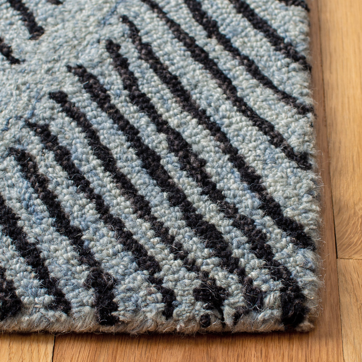 Safavieh Micro-Loop Mlp179M Light Blue/Charcoal Rugs.