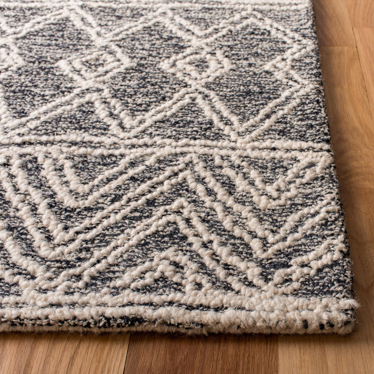 Safavieh Micro-Loop Mlp203A Ivory/Black Rugs.