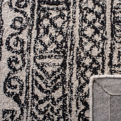 Safavieh Micro-Loop Mlp228A Ivory/Black Rugs.