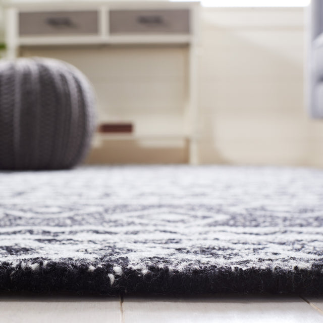 Safavieh Micro Loop Mlp501Z Black/Ivory Rug.