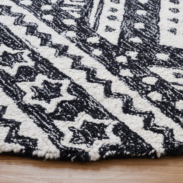Safavieh Micro Loop Mlp501Z Black/Ivory Rug.