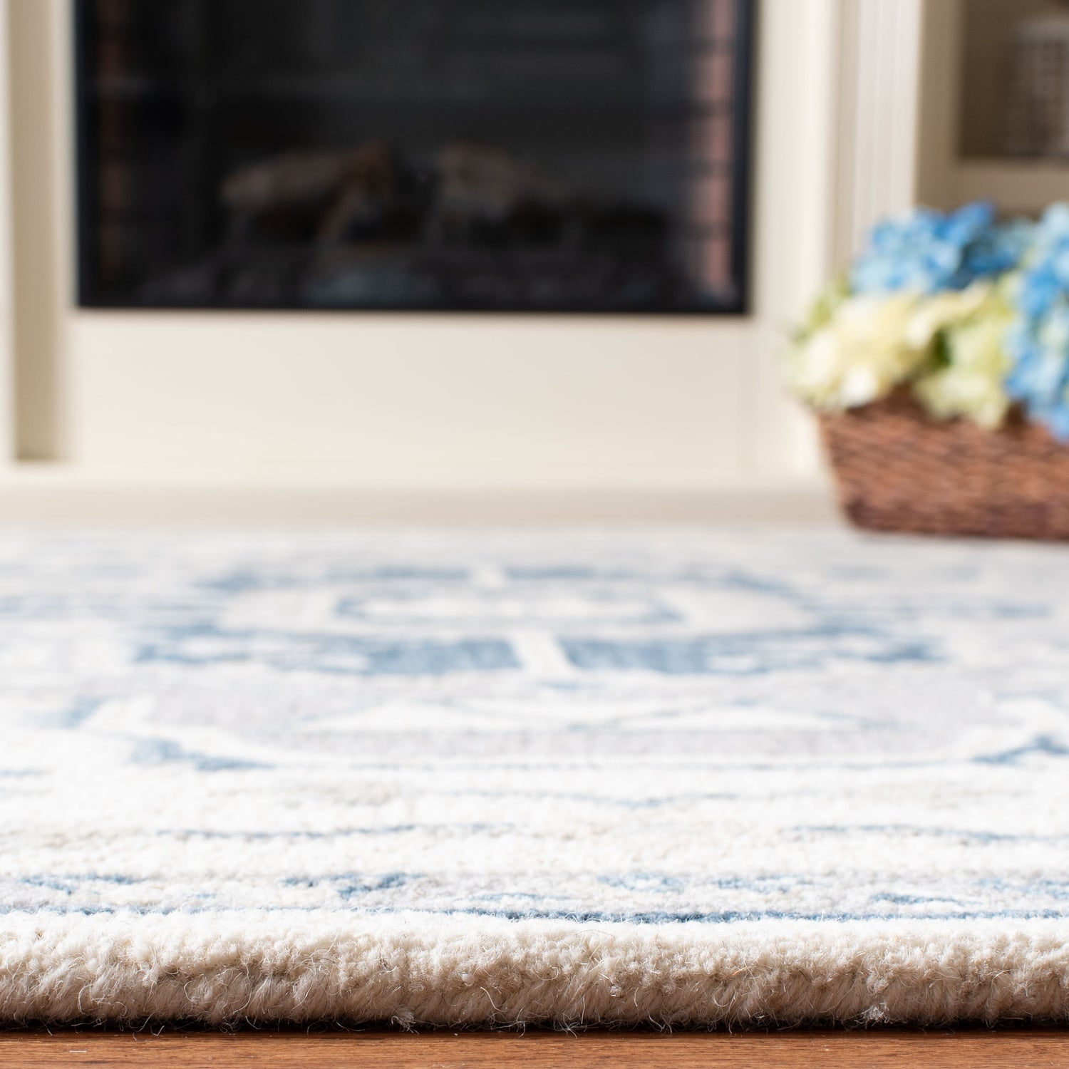 Safavieh Micro Loop Mlp503L Ivory/Navy Rug.