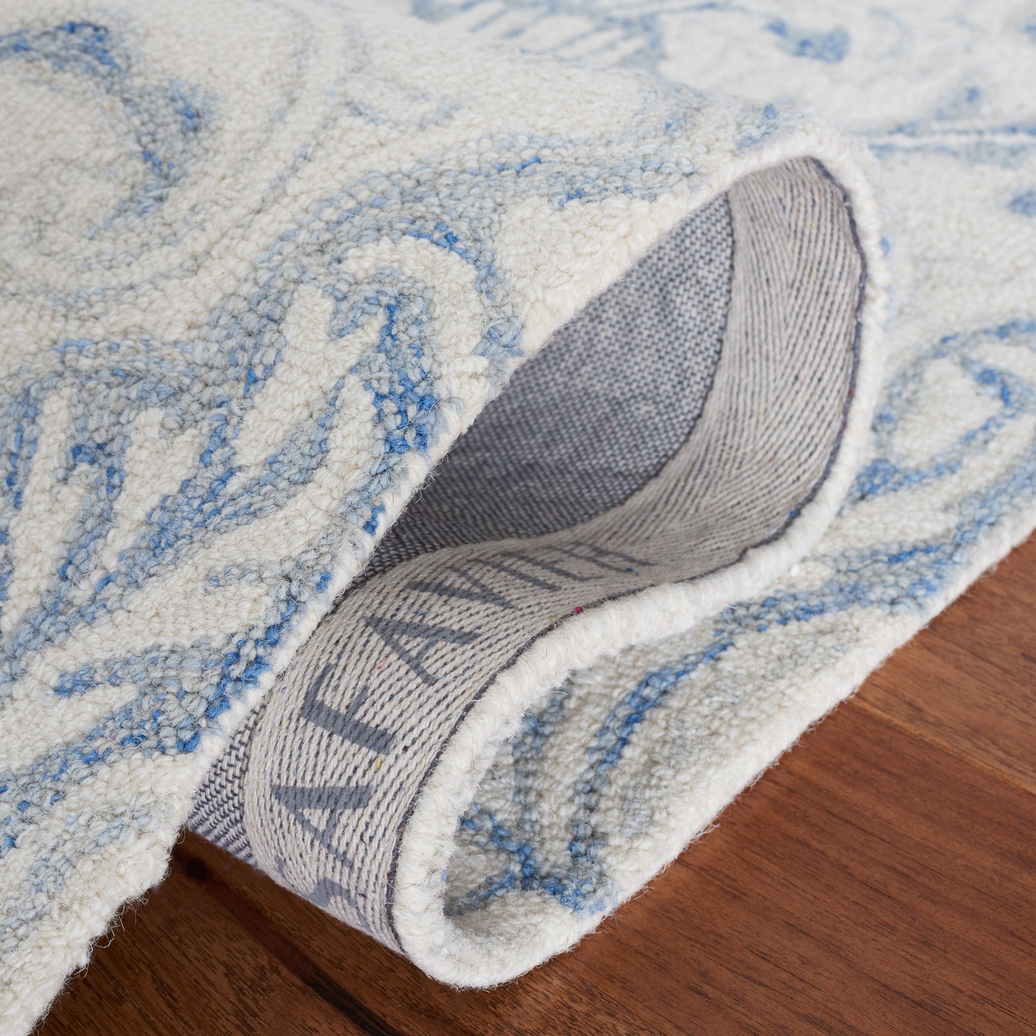 Safavieh Micro-Loop Mlp532A Ivory/Blue Rugs.