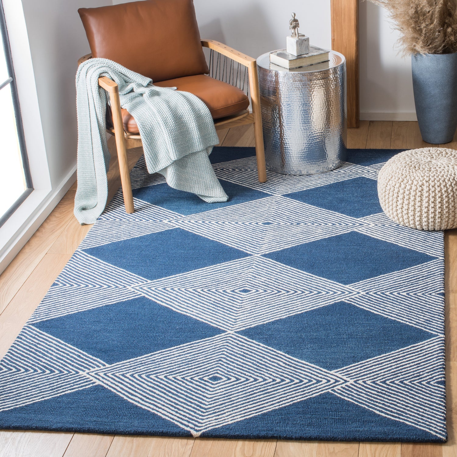 Safavieh Micro-Loop Mlp618N Navy/Ivory Rugs.