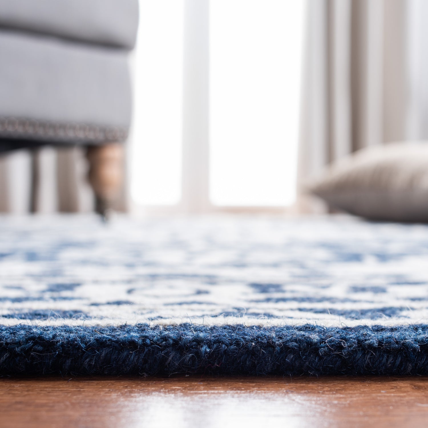 Safavieh Micro-Loop Mlp648N Navy/Ivory Rugs.