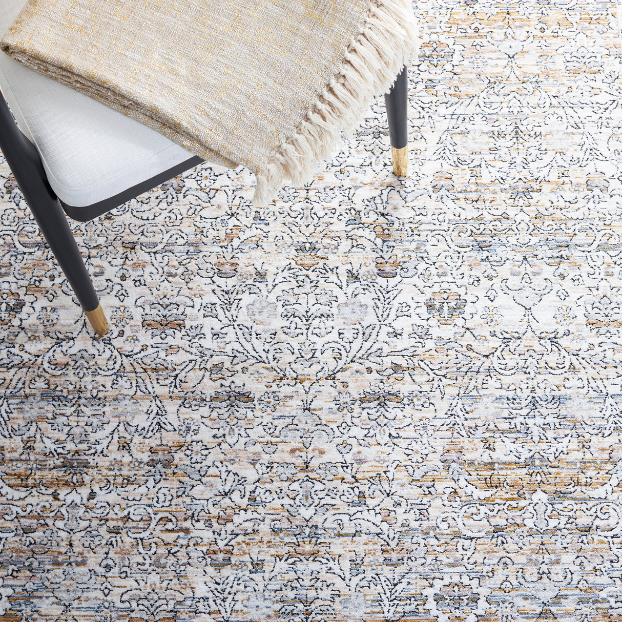 Safavieh Moondust Mnd660A Ivory/Grey Rug.