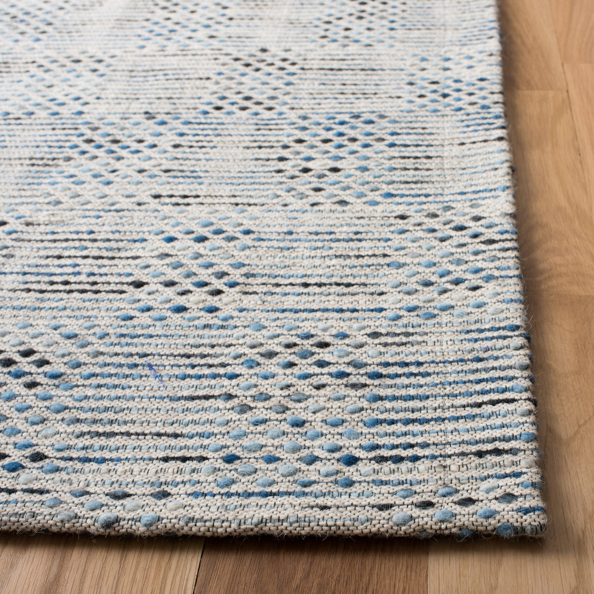 Safavieh Marbella Mrb157N Navy/Beige Rugs.