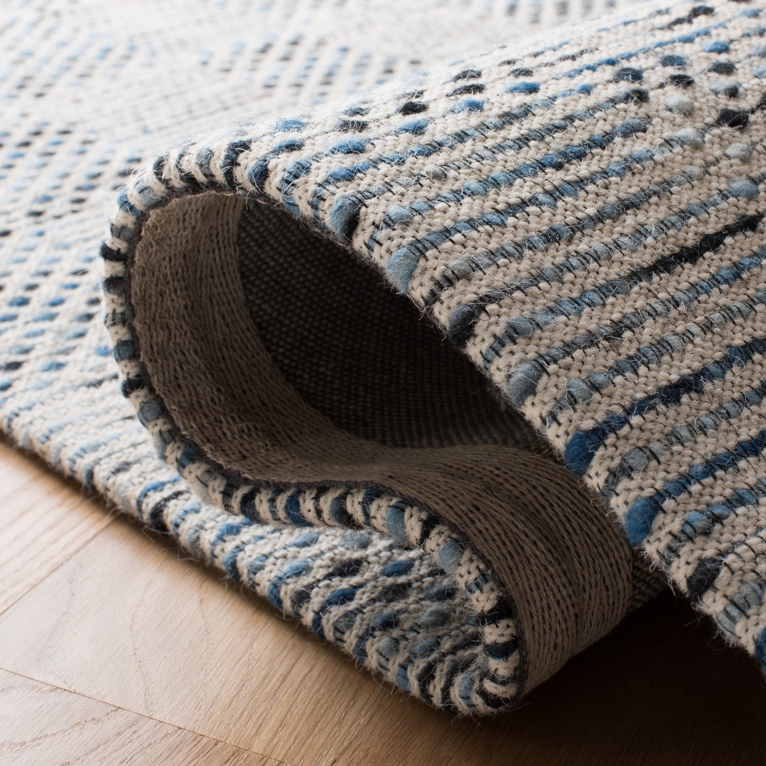 Safavieh Marbella Mrb157N Navy/Beige Rugs.