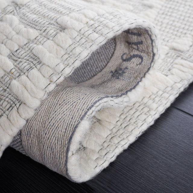 Safavieh Marbella Mrb202A Ivory Rug.