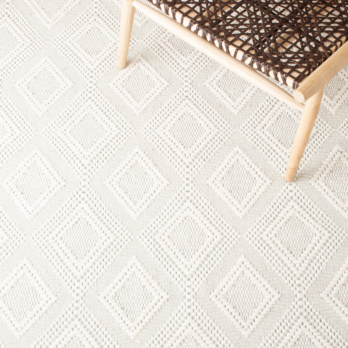 Safavieh Marbella Mrb306A Ivory Rugs.