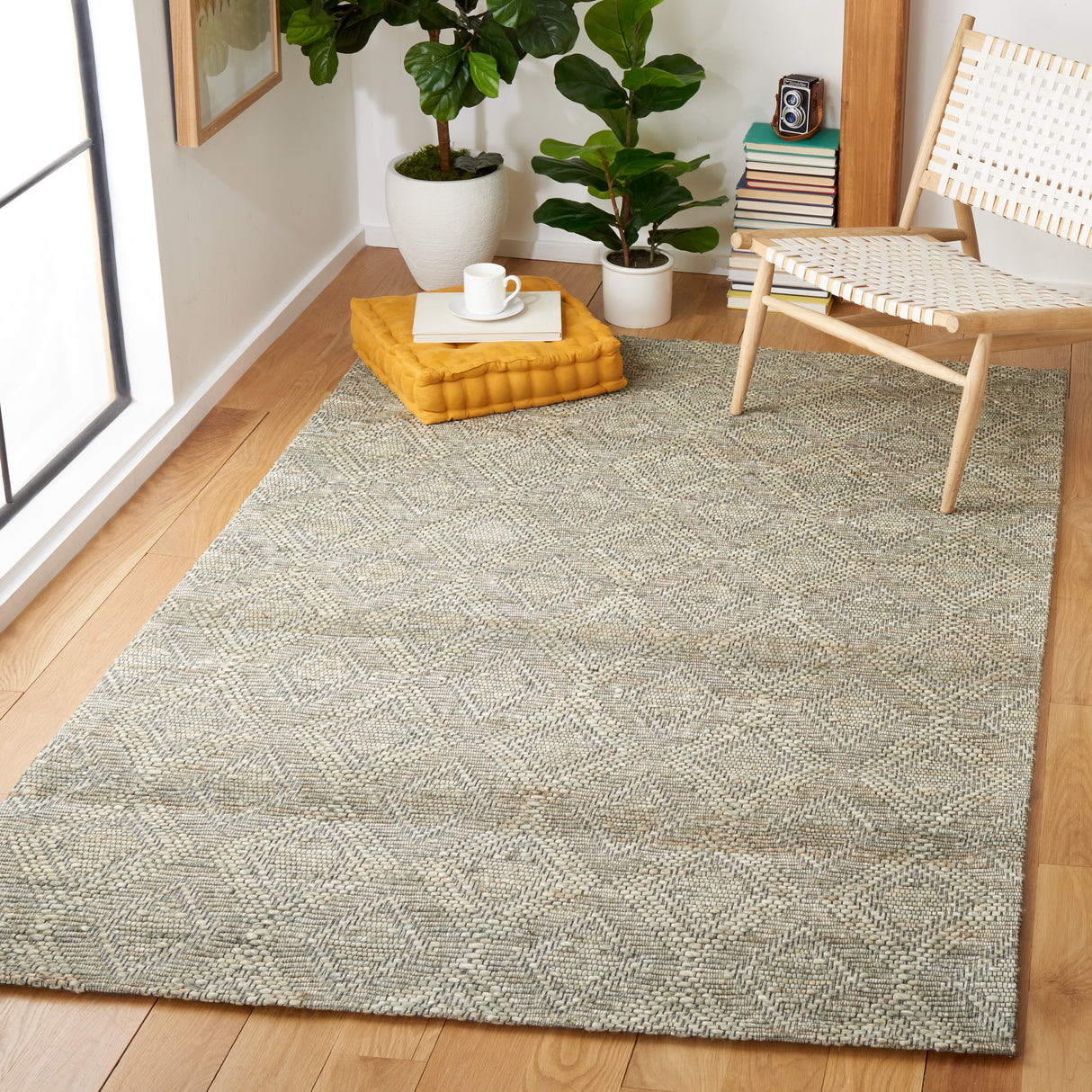 Safavieh Marbella Mrb307F Grey/Sage Rug.