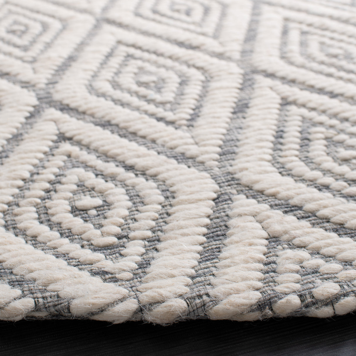 Safavieh Marbella Mrb308F Grey/Ivory Rugs.