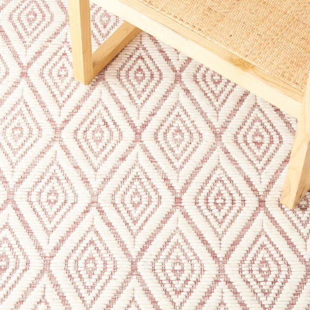 Safavieh Marbella Mrb308U Dark Pink/Ivory Rug.