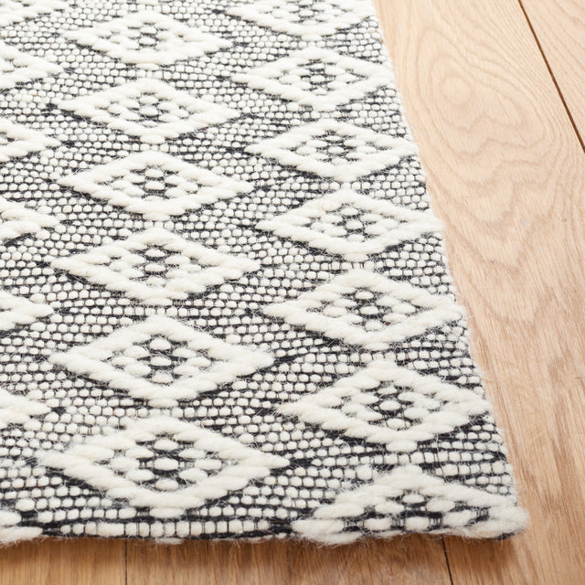 Safavieh Marbella Mrb310A Ivory/Black Rug.