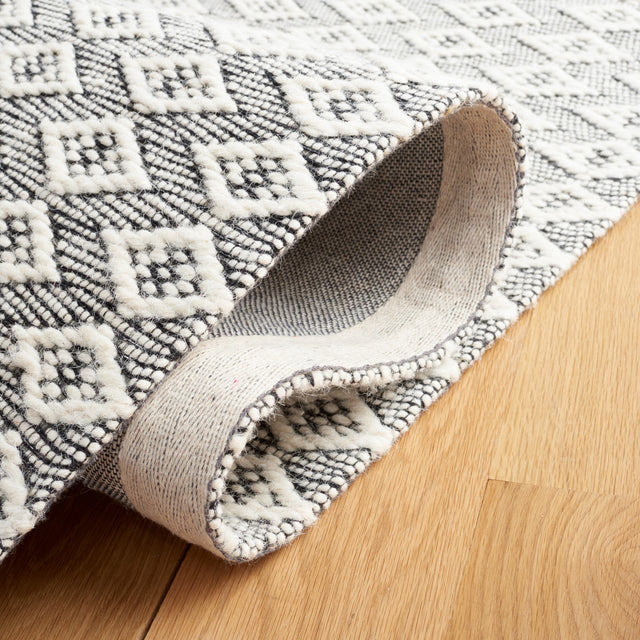 Safavieh Marbella Mrb310A Ivory/Black Rug.