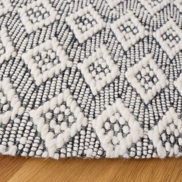 Safavieh Marbella Mrb310A Ivory/Black Rug.