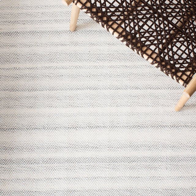 Safavieh Marbella Mrb313F Grey/Ivory Rug.