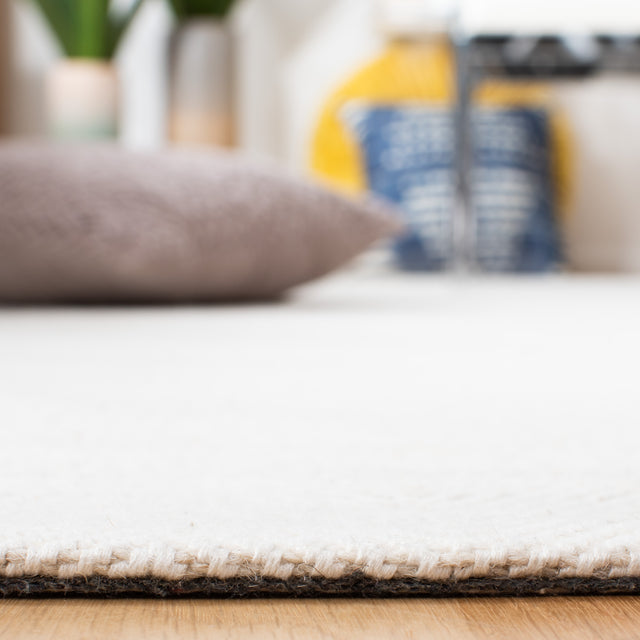 Safavieh Marbella Mrb313G Silver/Ivory Rug.