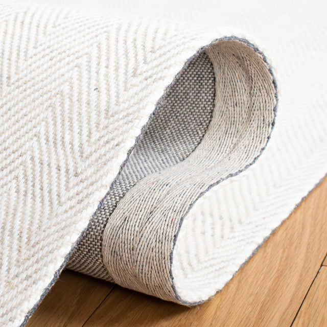 Safavieh Marbella Mrb313G Silver/Ivory Rug.