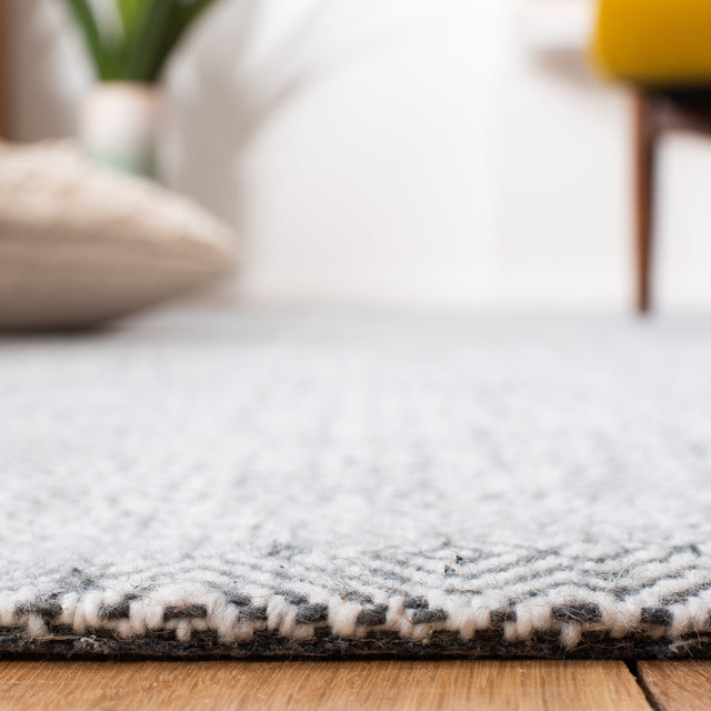 Safavieh Marbella Mrb316H Dark Grey/Ivory Rug.