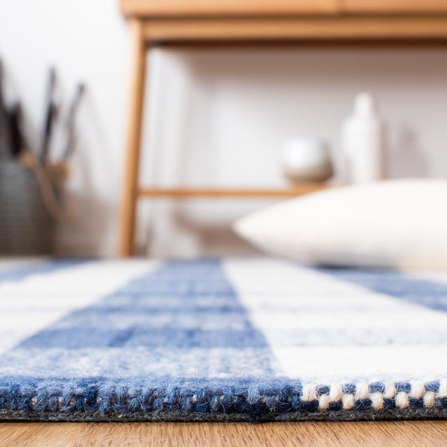 Safavieh Marbella Mrb317N Navy/Ivory Rug.