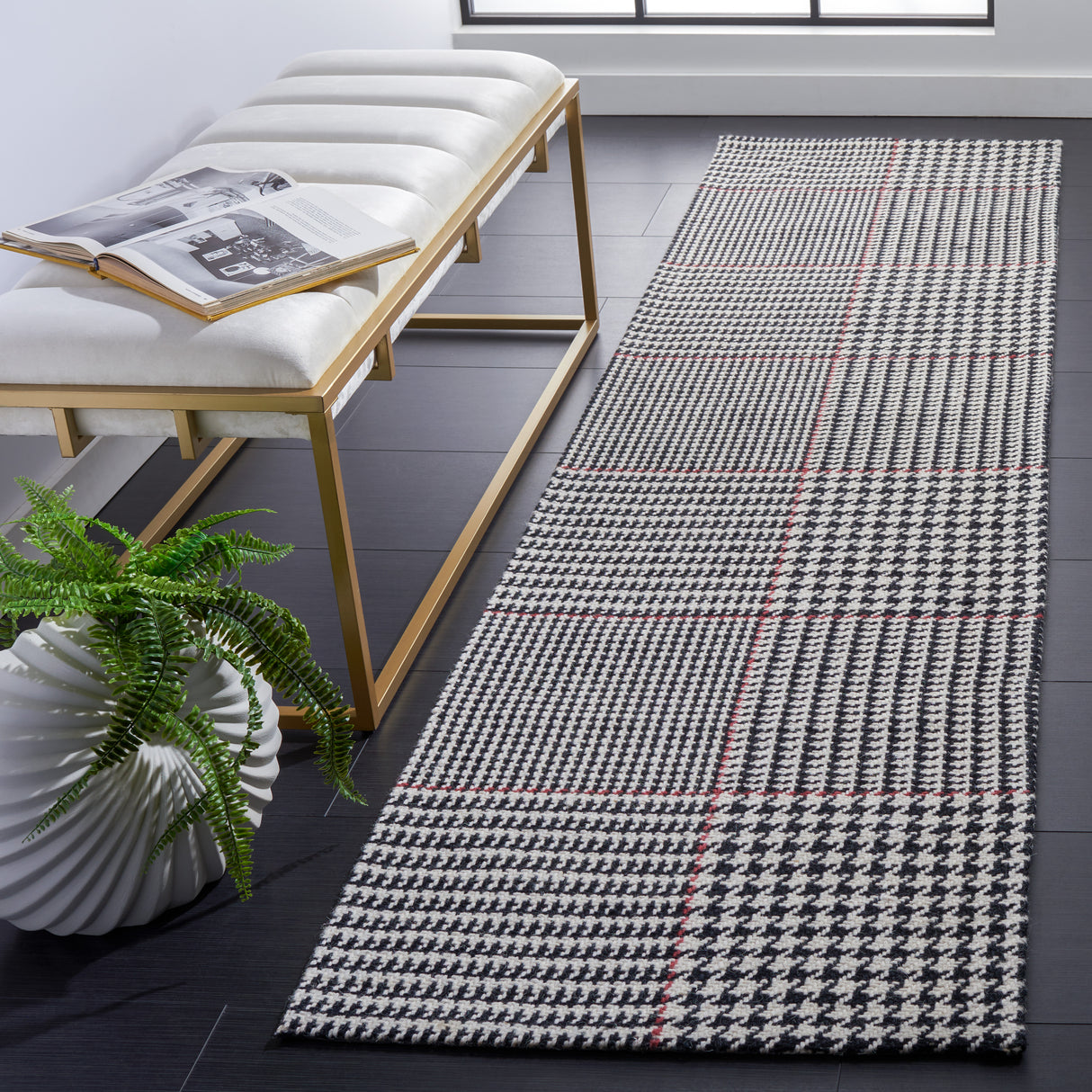 Safavieh Marbella Mrb318Z Black/Ivory Rug.