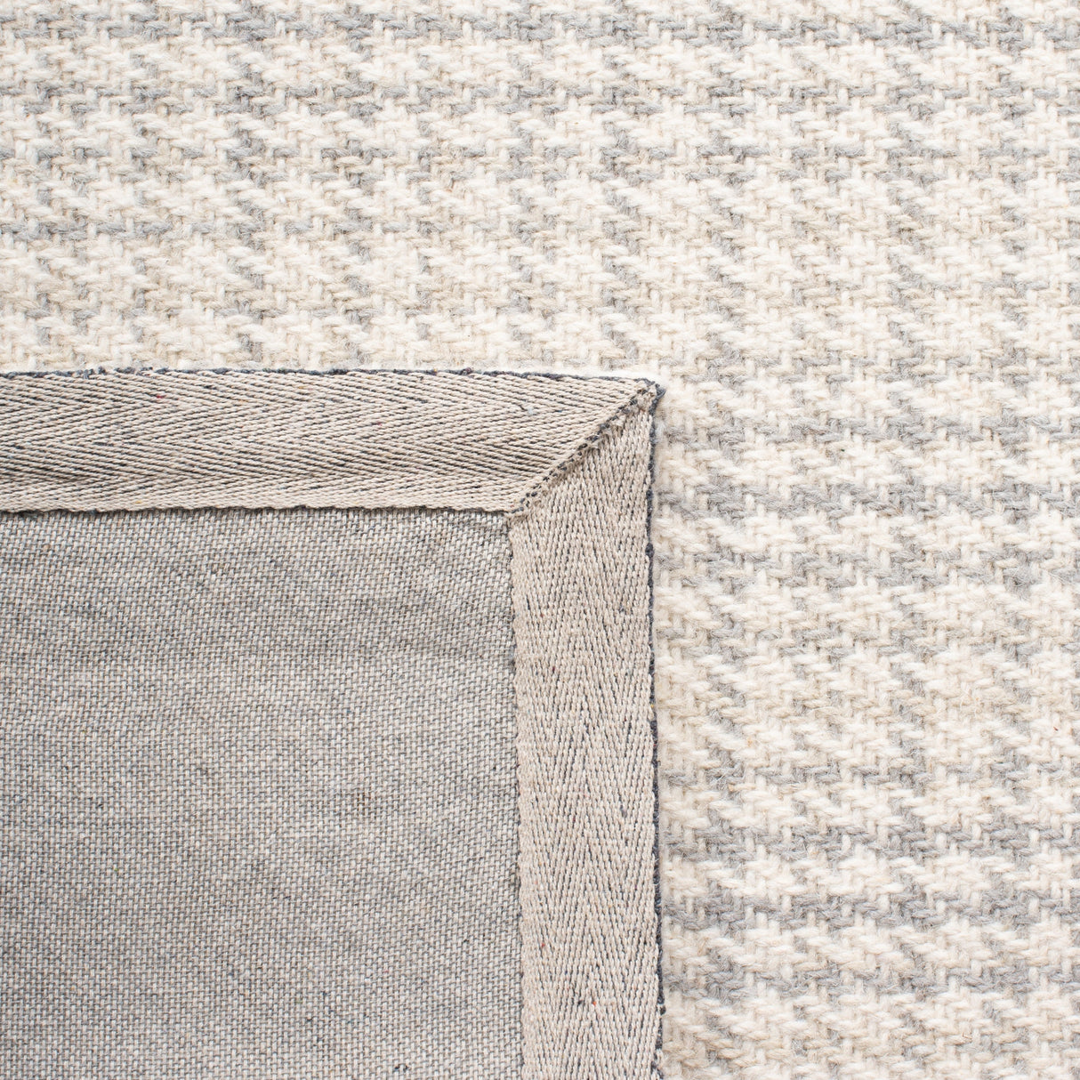 Safavieh Marbella Mrb319G Grey/Ivory Rug.