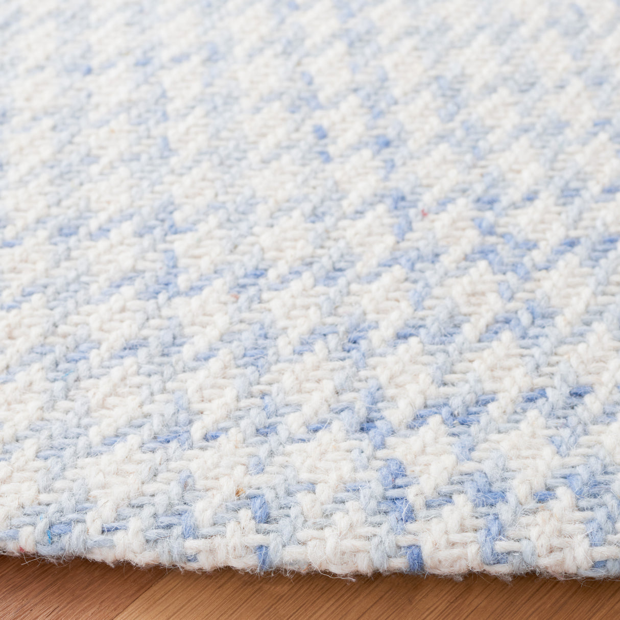 Safavieh Marbella Mrb319M Blue/Ivory Rug.