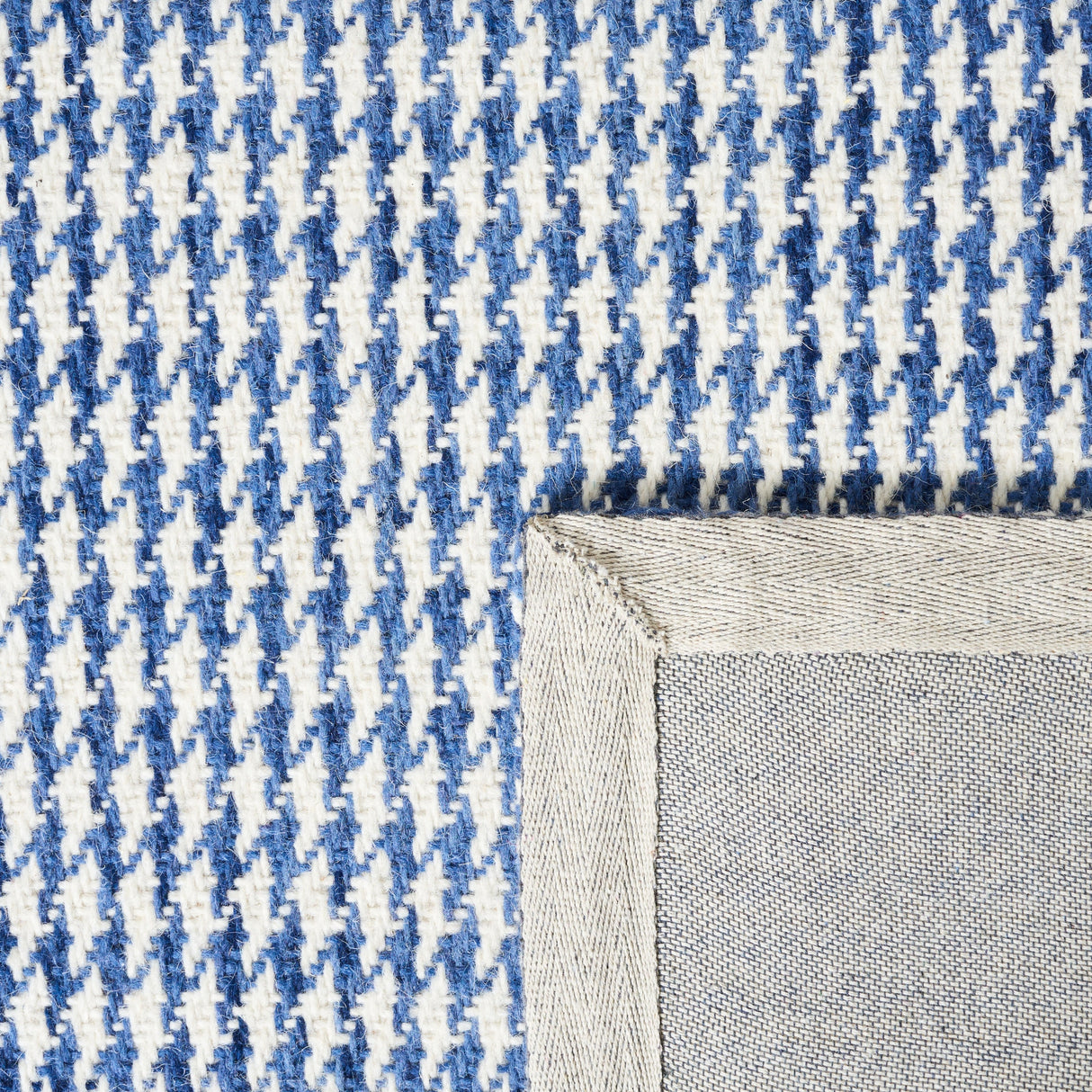 Safavieh Marbella Mrb319N Navy/Ivory Rug.