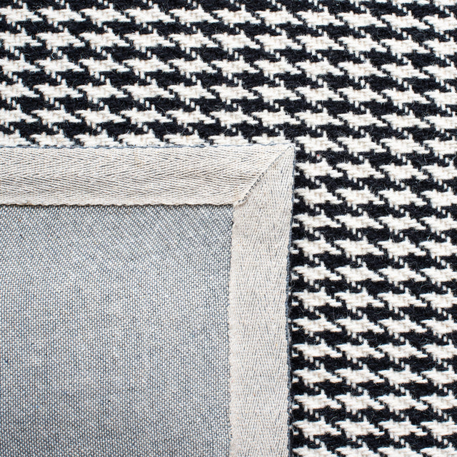 Safavieh Marbella Mrb319Z Black/Ivory Rug.