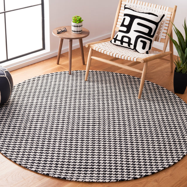 Safavieh Marbella Mrb319Z Black/Ivory Rug.