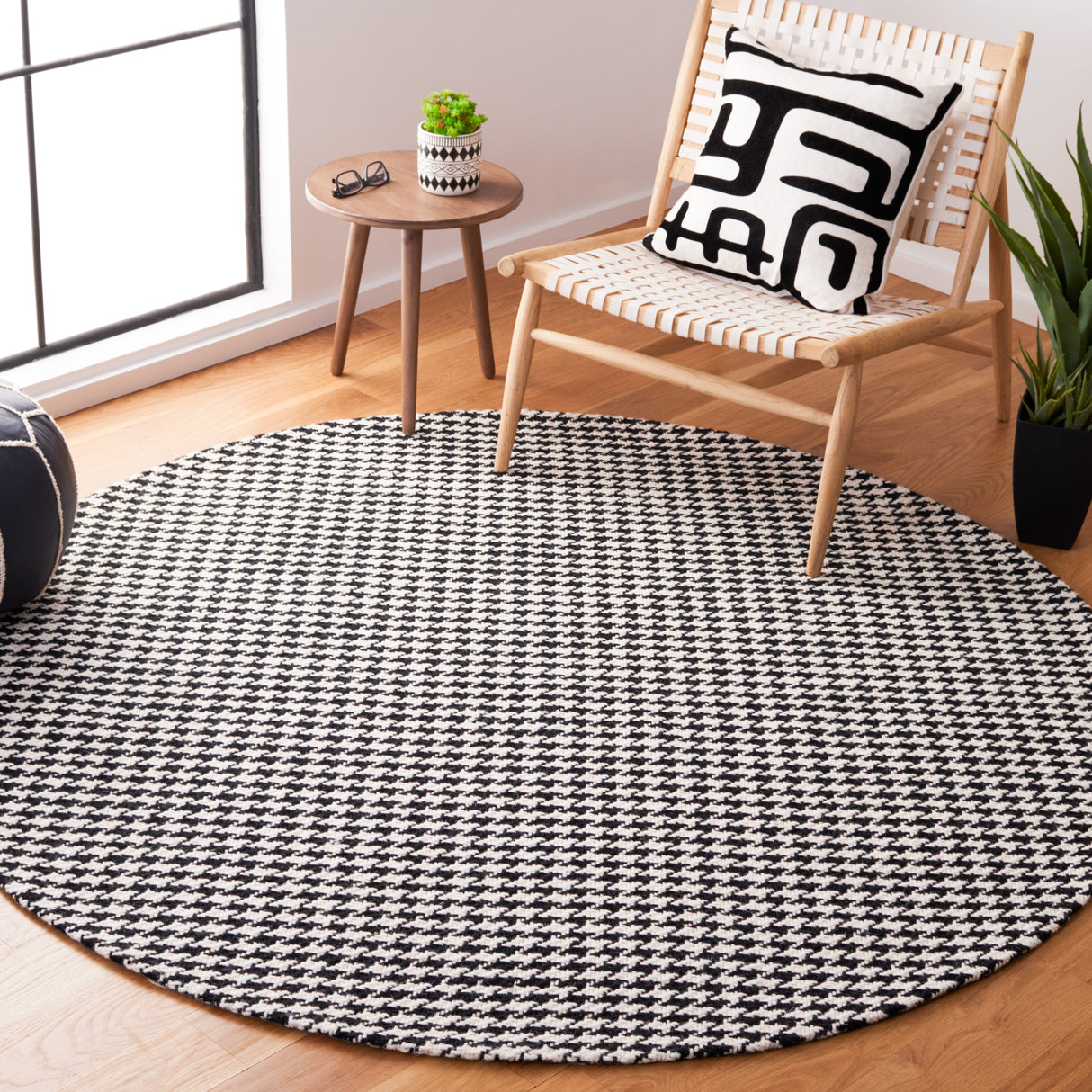 Safavieh Marbella Mrb319Z Black/Ivory Rug.