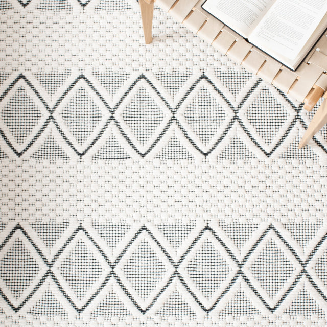 Safavieh Marbella Mrb320A Ivory/Black Rug.